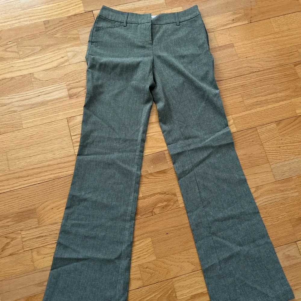 Pew-owned Women’s dress pants. Size 1 - Picture 2 of 6